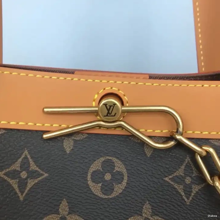 LV 19B57B0001 Bags 0820